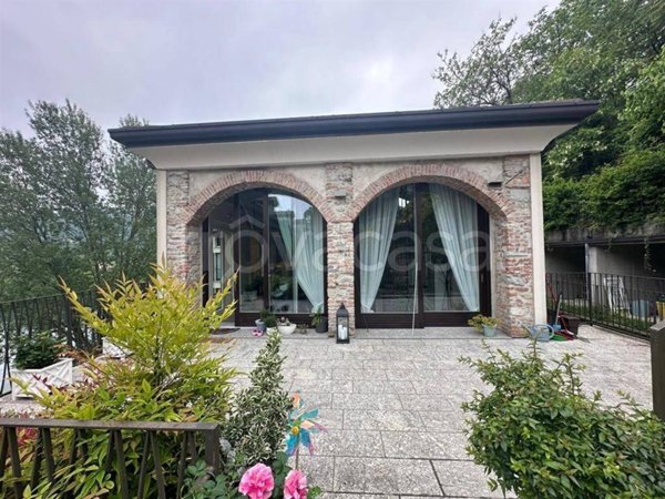 appartamento in vendita a Brivio in zona Foppaluera