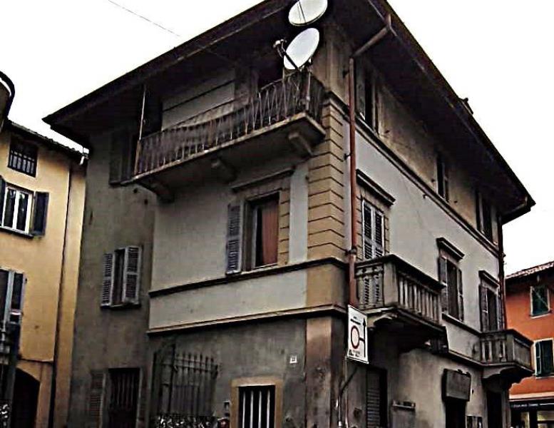 intera palazzina in vendita a Brivio in zona Bella Venezia