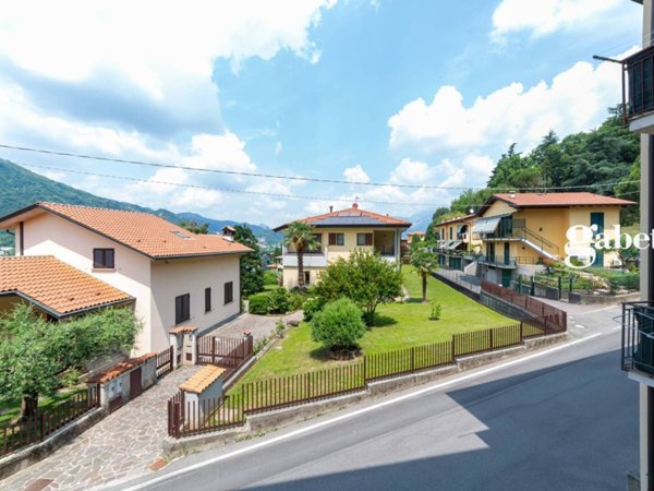 appartamento in vendita a Brivio in zona Foppaluera