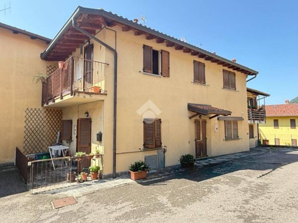 appartamento in vendita a Brivio in zona Foppaluera