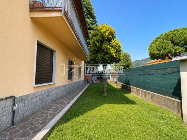 casa indipendente in vendita a Brivio in zona Foppaluera
