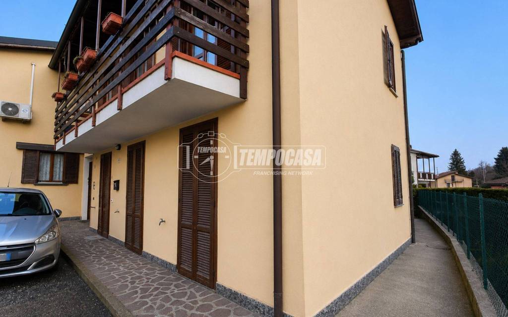 appartamento in vendita a Brivio in zona Foppaluera
