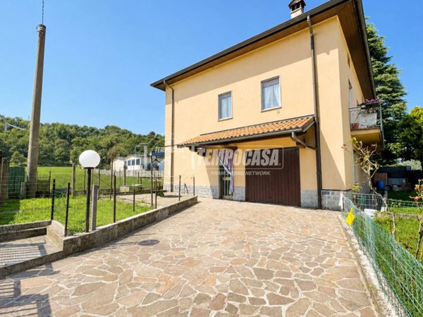 casa indipendente in vendita a Brivio in zona Foppaluera