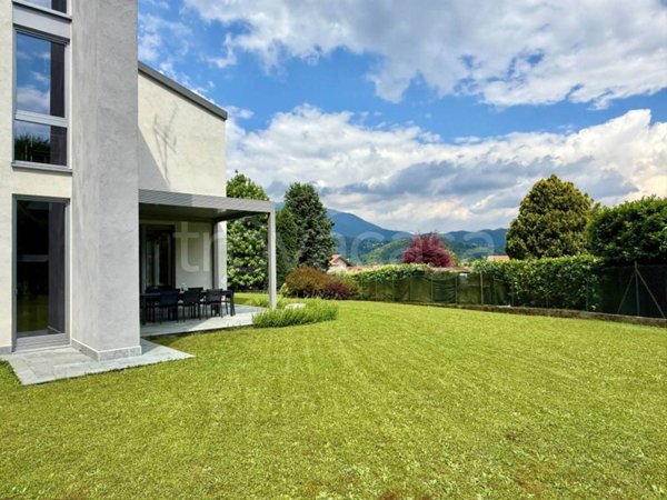 casa indipendente in vendita a Brivio in zona Foppaluera