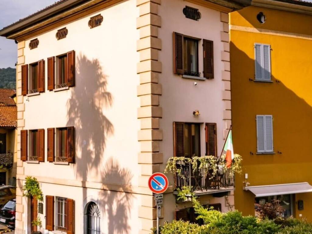 casa indipendente in vendita a Brivio in zona Foppaluera