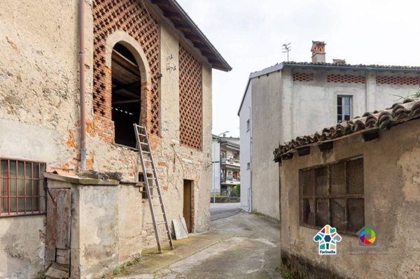 casale in vendita a Bulciago