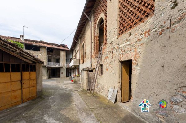 locale commerciale in vendita a Bulciago