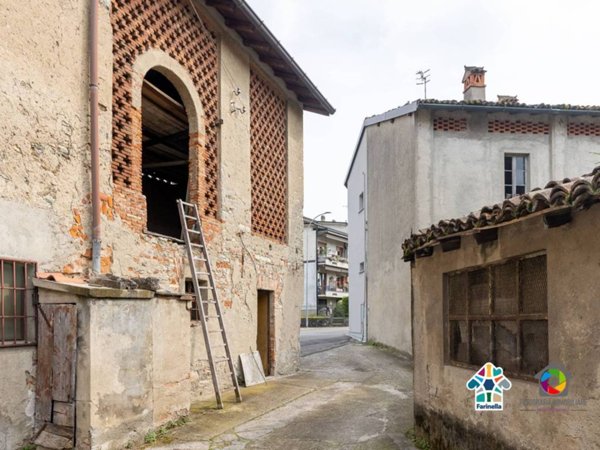 casale in vendita a Bulciago