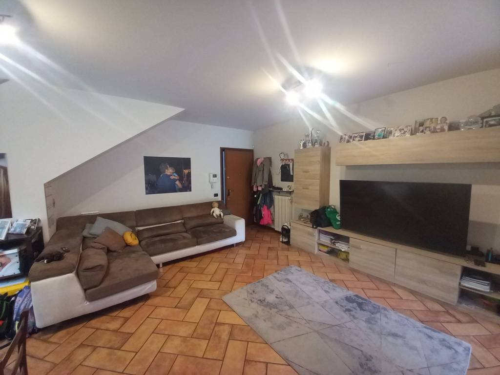 appartamento in vendita a Calco in zona Arlate