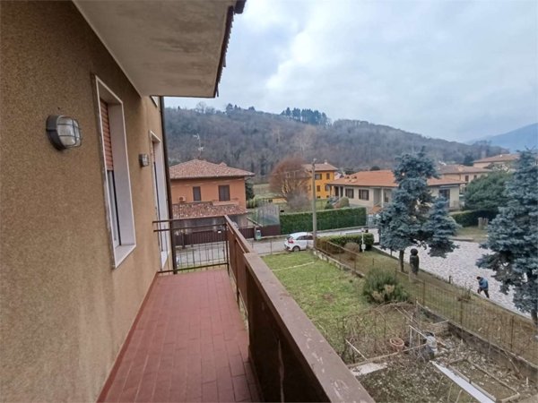 appartamento in vendita a Calco in zona Arlate