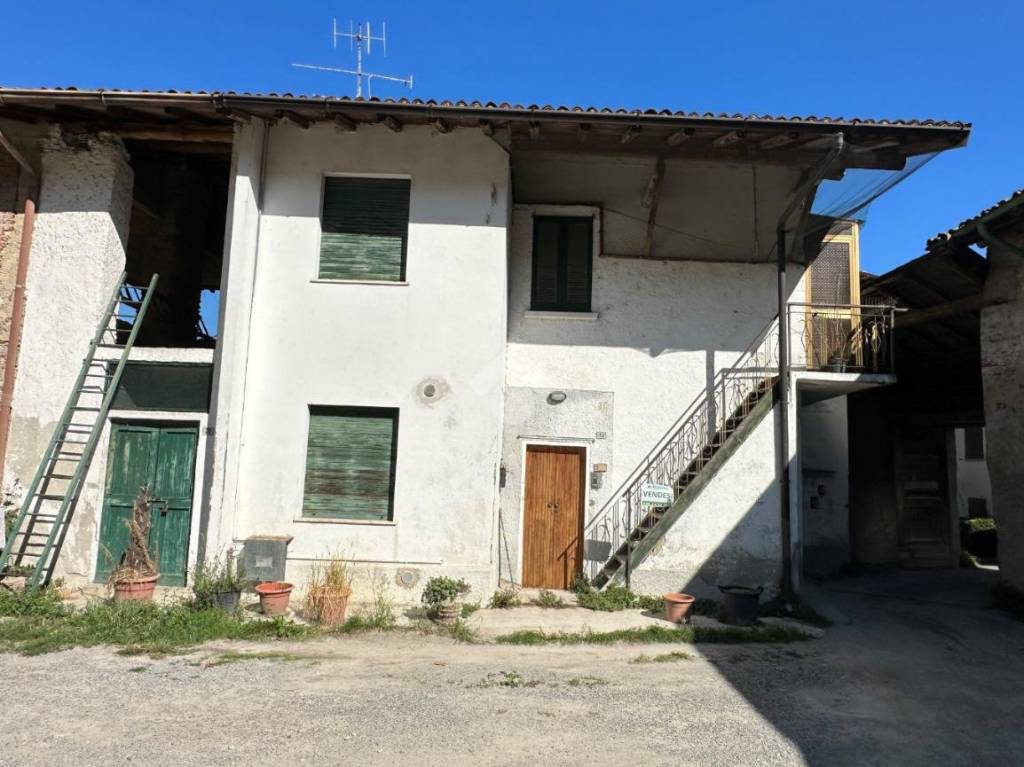 appartamento in vendita a Calco in zona Arlate