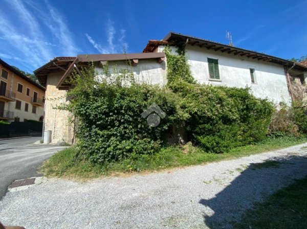 appartamento in vendita a Calco in zona Arlate