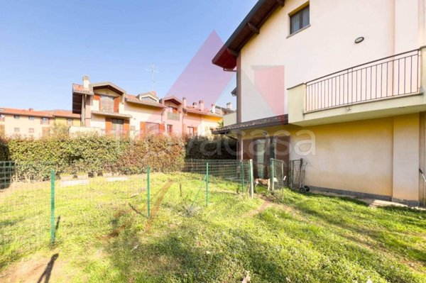 appartamento in vendita a Calco