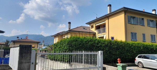 appartamento in vendita a Calco