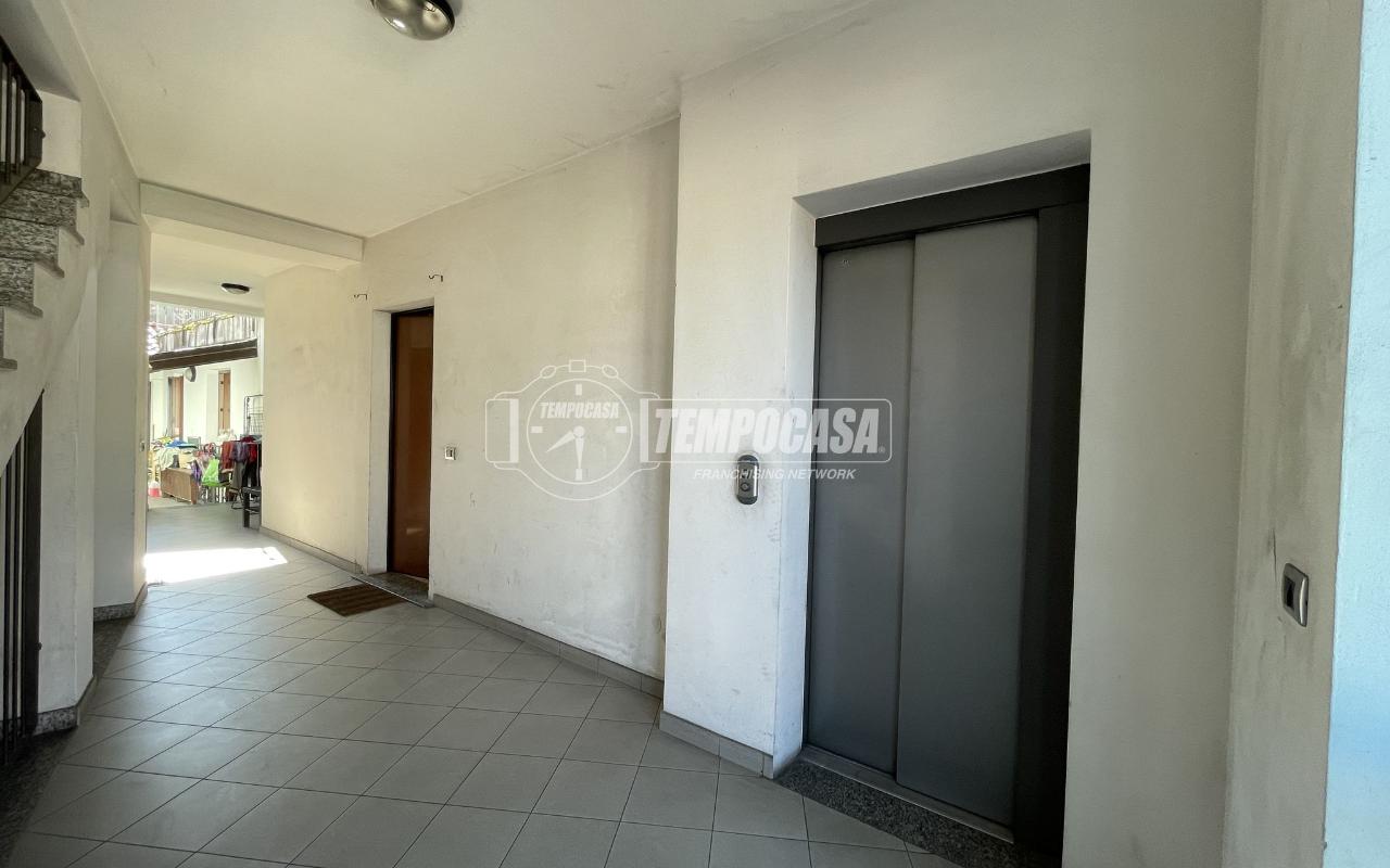 appartamento in vendita a Calco