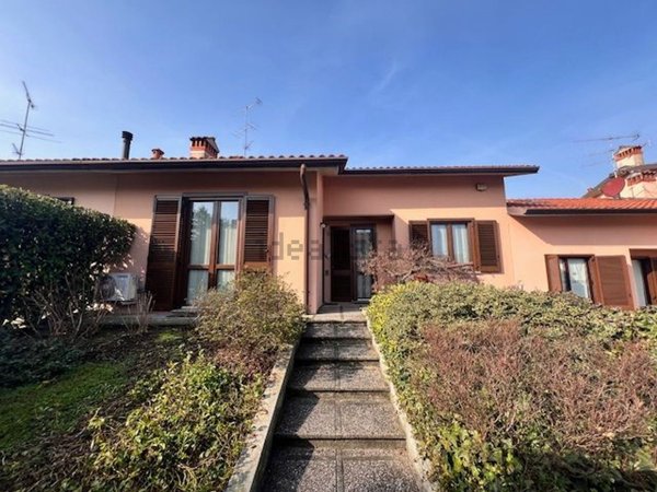 casa indipendente in vendita a Calco