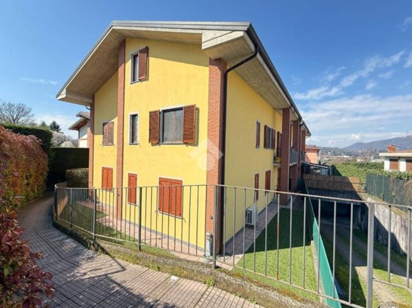 appartamento in vendita a Calco