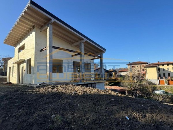 casa indipendente in vendita a Calco