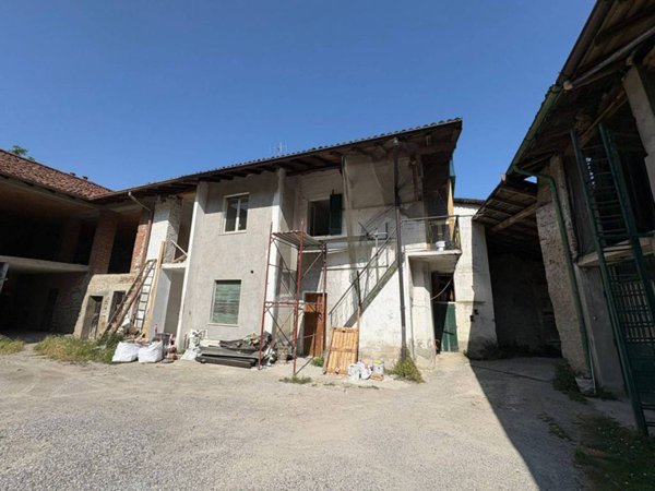 appartamento in vendita a Calco in zona Arlate
