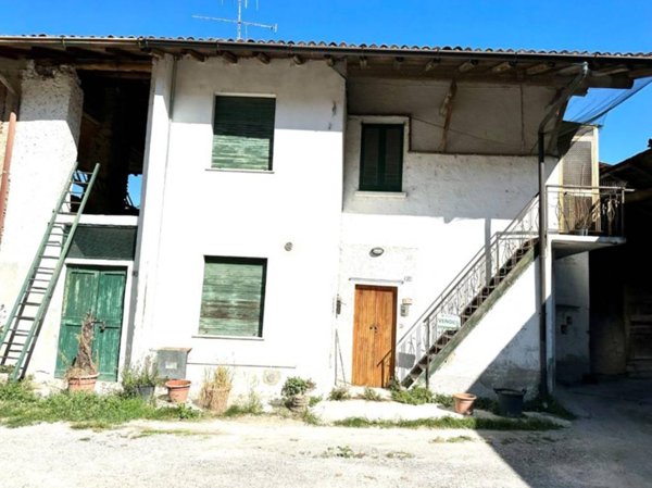 appartamento in vendita a Calco in zona Arlate