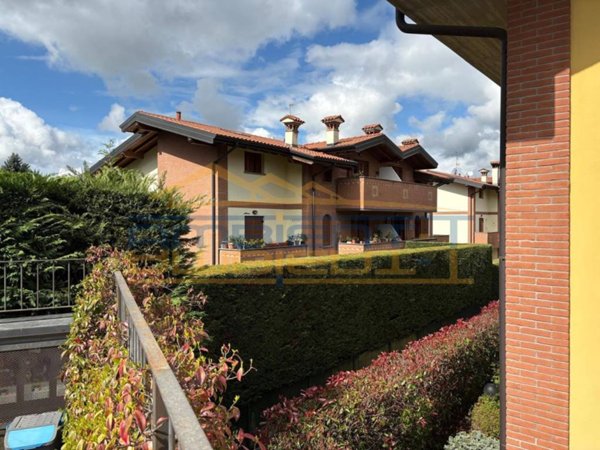 appartamento in vendita a Calco