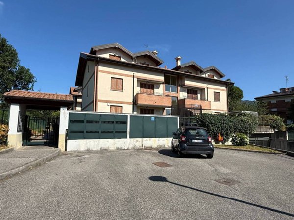 appartamento in vendita a Calco