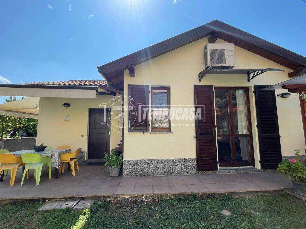 casa indipendente in vendita a Calco