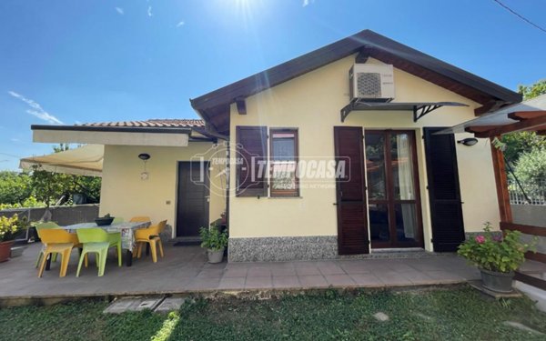 casa indipendente in vendita a Calco