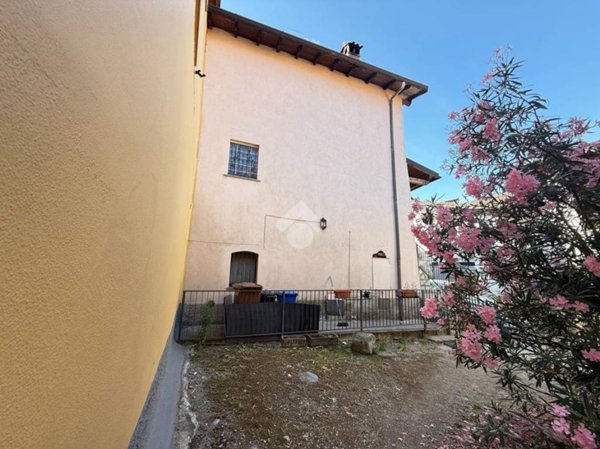 casa indipendente in vendita a Calco