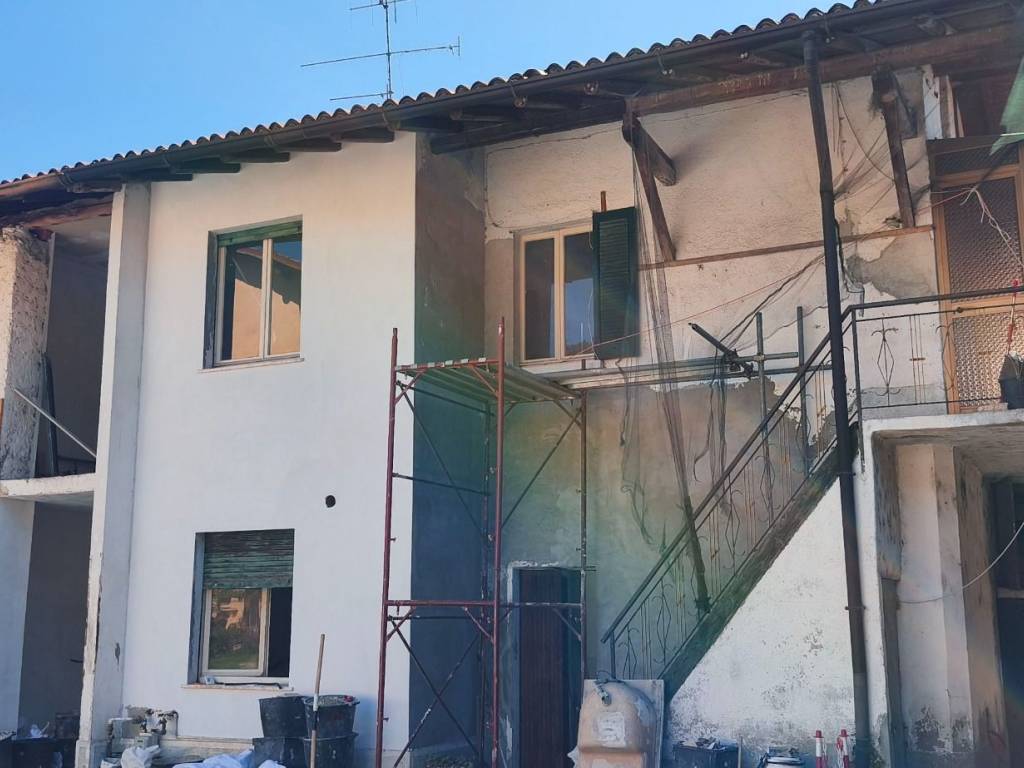 appartamento in vendita a Calco in zona Arlate