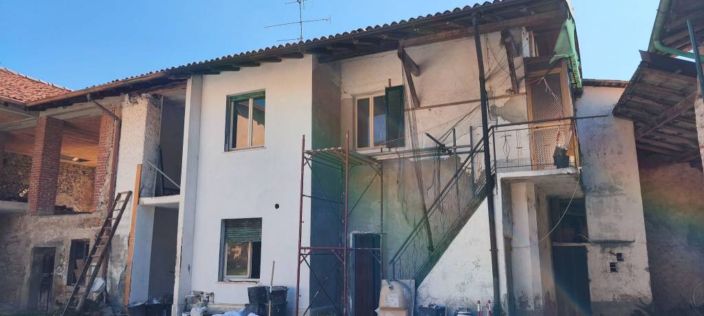 appartamento in vendita a Calco in zona Arlate