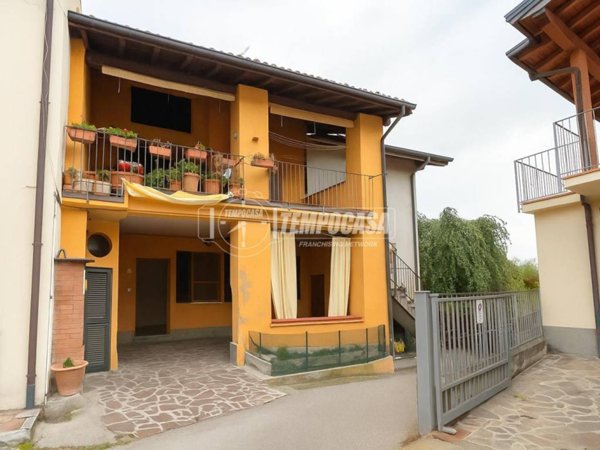 casa indipendente in vendita a Calco