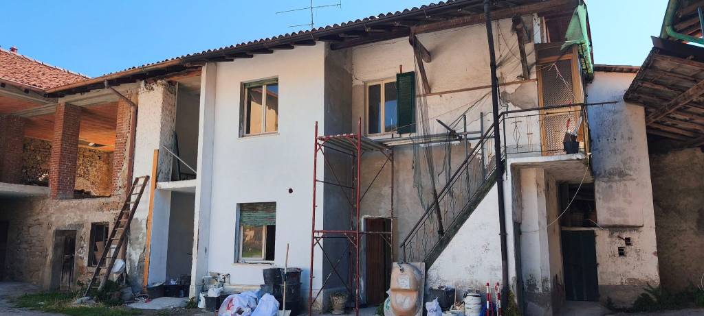 appartamento in vendita a Calco in zona Arlate