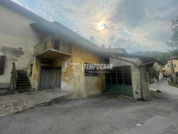 casale in vendita a Calco in zona Arlate