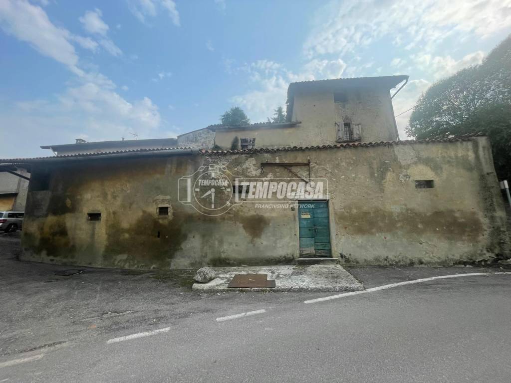 casa indipendente in vendita a Calco in zona Arlate