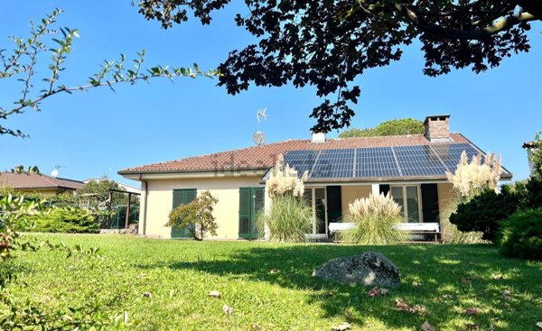 casa indipendente in vendita a Calco