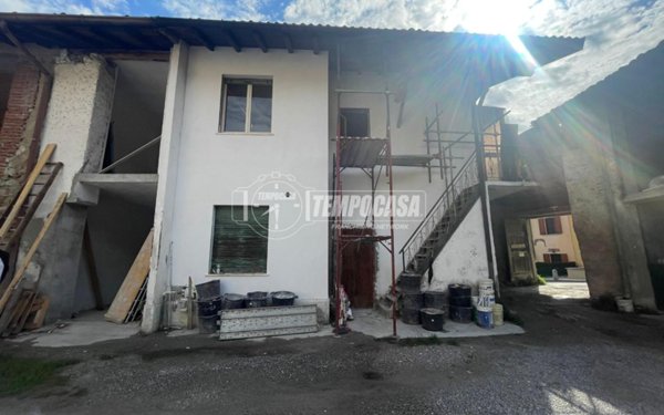 appartamento in vendita a Calco