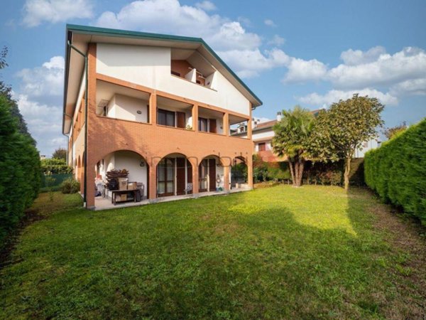 appartamento in vendita a Calco