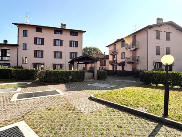 casa indipendente in vendita a Calco