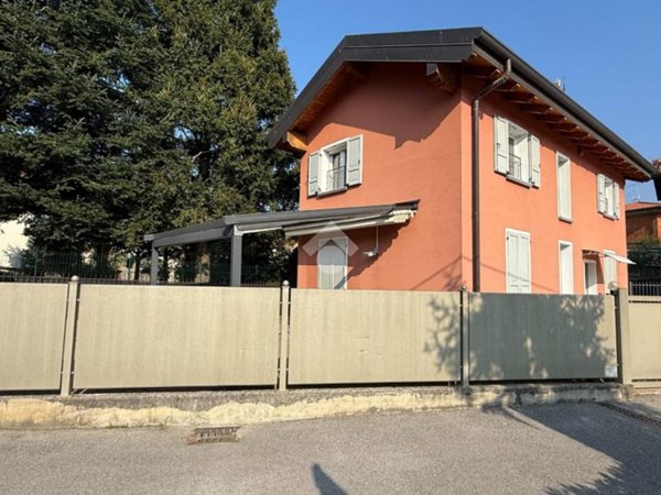 casa indipendente in vendita a Calco in zona Arlate