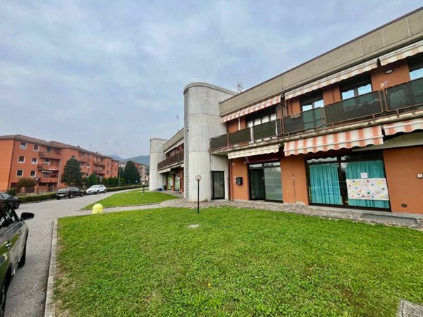 ufficio in vendita a Calco