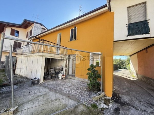 casa indipendente in vendita a Calco