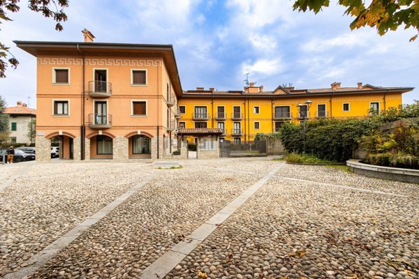 appartamento in vendita a Calco in zona Arlate