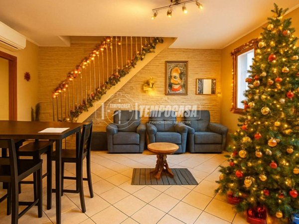 appartamento in vendita a Calco in zona Arlate