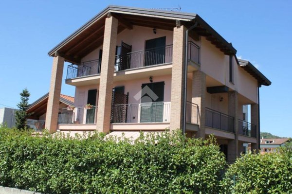 appartamento in vendita a Calco