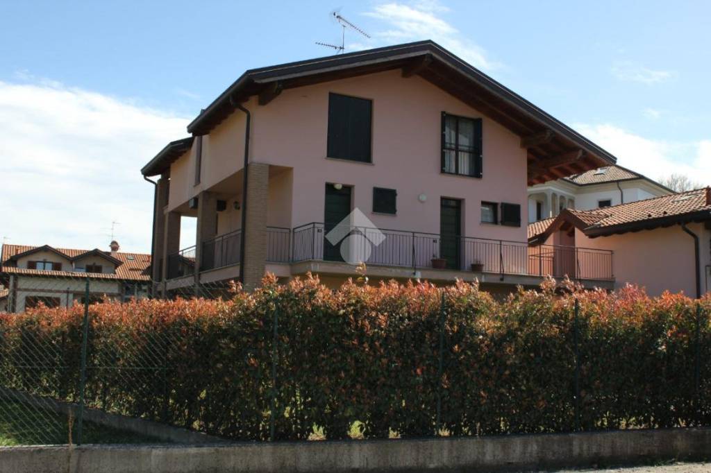 appartamento in vendita a Calco