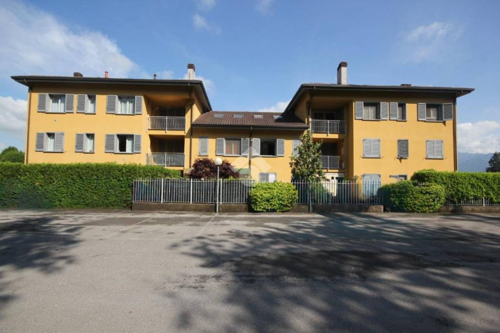 appartamento in vendita a Calco