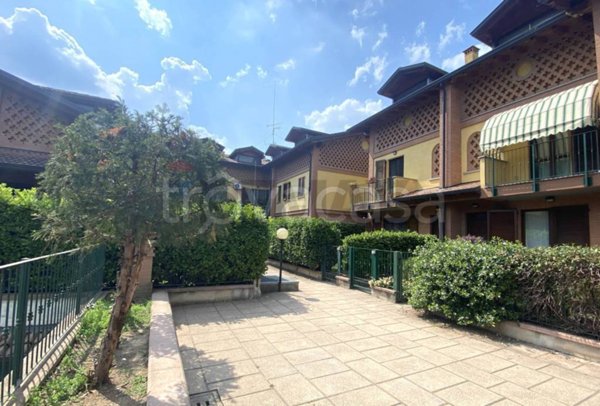 appartamento in vendita a Calco in zona Arlate