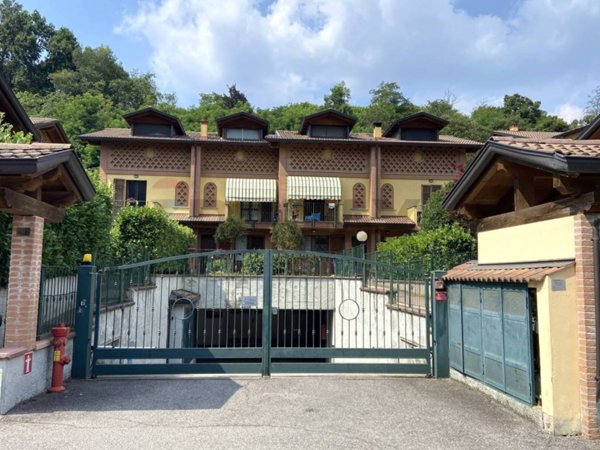 appartamento in vendita a Calco in zona Arlate