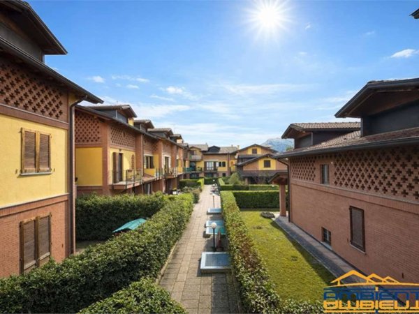 appartamento in vendita a Calco in zona Arlate